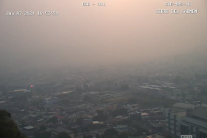 Las cámaras de vigilancia capturan la neblina en la ciudad