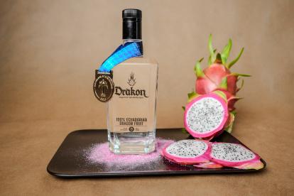 Bebida. El licor de pitahaya Drakon Triple Destilado de la empresa La Felipa Fruit & Wine, de Manabí, Ecuador.