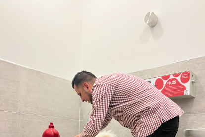 Quito. Un baño para mascotas en Ciudad Comercial El Recreo.