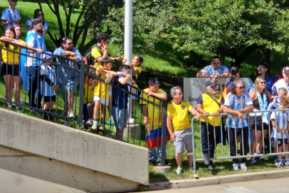Hinchas de Ecuador y Argentina listos para entrar al Soldier Field de Chicago.