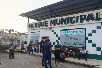 Familiares de las víctimas acudieron hasta la morgue para obtener respuestas