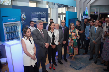 La feria contó con la presencia de autoridades, entre ellas, la ministra de Industria y Producción, Sonsoles García (i).