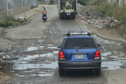 Para los guayaquileños que las calles de la ciudad continúen llenas de huecos refleja que no se priorizan los problemas ni que se escucha al ciudadano.