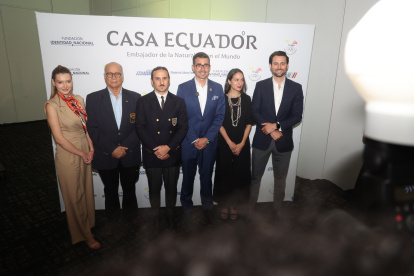 El presidente del COE y ministros durante el evento de lanzamiento.