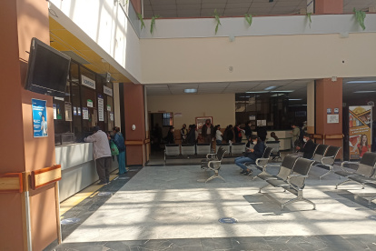 Ambato. Los afiliados están a la espera que todo el servicio mejore.