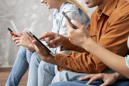 Alrededor del 38 % de los hombres y el 50 % de las mujeres tienen un uso excesivo del smartphone.