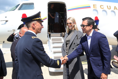 Político. En la campaña presidencial. Noboa dijo que una sola hora de vuelo cuesta lo mismo que el total de la carrera universitaria de un joven ecuatoriano.