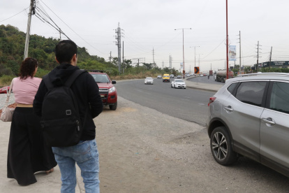La víctima esperaba el expreso para dirigirse hacia la universidad.