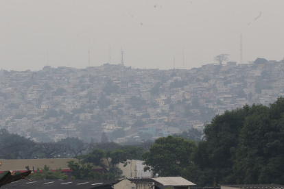Este 12 de junio, Guayaquil ha empezado a registrar una caída leve de ceniza.