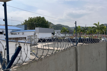 Esta dependencia cuenta con contenedores a raíz de la pandemia Covid-19.