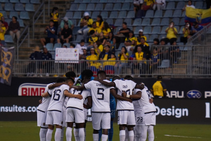 Jugadores ecuatorianos en cancha.