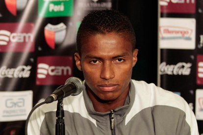 Fotografía de archivo en la que se registró al exfutbolista ecuatoriano Antonio Valencia, durante una rueda de prensa con la selección de su país.
