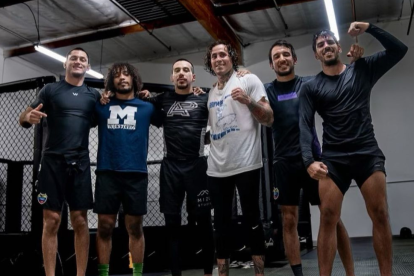 Atletas ecuatorianos de jiu jitsu apoyan en su preparación al manabita.