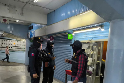 19 locales comerciales fueron clausurados durante operativo en el Centro Comercial Montúfar