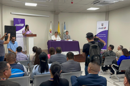 Los ministros Mónica Palencia y Franklin Encalada participaron de la firma del convenio.