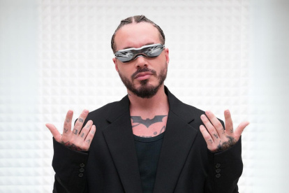 El colombiano reveló a la cadena de radio Los 40 que su próximo álbum está listo para su lanzamiento.