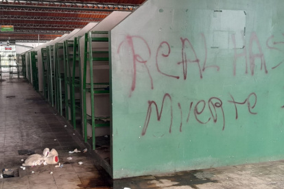 Escenario. La parte alta del mercado permanece vacío, sin comerciantes e insalubre. La zona no es segura.