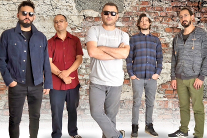 Jason De la Vega, Andrés Caicedo, Álvaro Bermeo, Felipe Andino y Mateo Crespo forman Guardarraya. ¡De Quito pa"l mundo, papá!