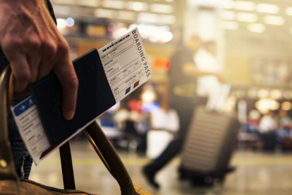 Muchas personas descubren que tienen prohibición de salida del país cuando están a punto de viajar