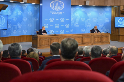 El presidente ruso, Vladimir Putin, sostiene una reunión con los dirigentes del Ministerio de Asuntos Exteriores ruso en Moscú, Rusia, el 14 de junio de 2024.