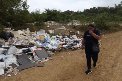 1. Afectados. La acumulación de basura se evidencia justo detrás de la etapa Granate de La Joya