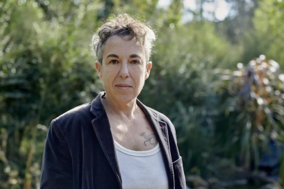 Gabriela Cabezón nació en 1968. Es escritora y periodista, tiene tres novelas.