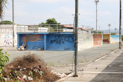 Suburbio. El parque del skate está en completo abandono. El espacio se ha convertido en un foco de inseguridad.