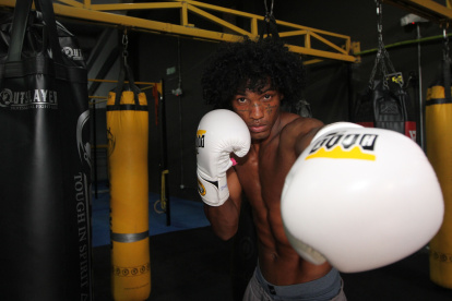 Carlos Mina retomó los entrenamientos y espera volver al ring representando al país.