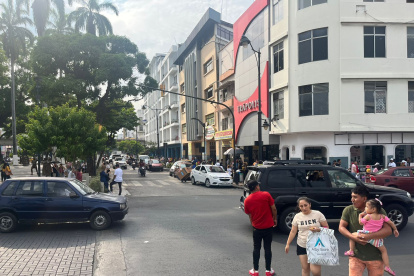 Las familias salieron en búsqueda del regalo para papá