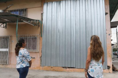 Así quedó la fachada de la vivienda afectada.
