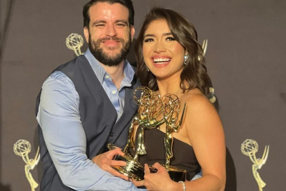 Dayanna Monroy con su esposo.