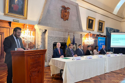 Reunión entre autoridades estadounidenses y ecuatorianas.