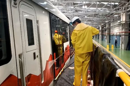 La mañana de este lunes, el tren que fue vandalizado salió de talleres y cocheras