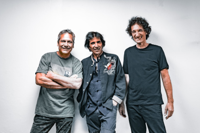 desde noviembre de 2022 la banda sumó al músico Guillermo Vadalá en el bajo, a Bosco Aguilar en teclados y a Damián Castroviejo y Adriana Rodríguez en coros.