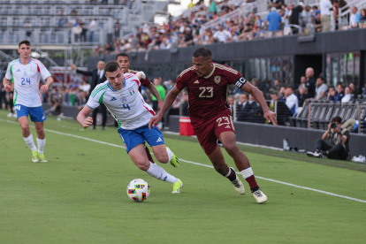 Salomón Rondón en uno de los últimos partidos amistosos llaneros.