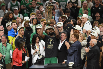 De 27 años y ganador también esta temporada del MVP de la final del Este, Jaylen Brown volvió a festejar.