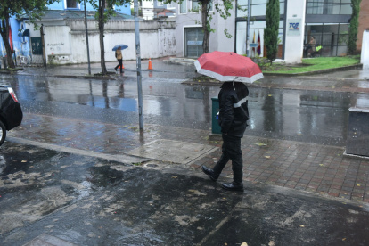 Este martes 18 de junio una fuerte lluvia sorprendió a los capitalinos
