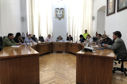 La sesión del concejo municipal de Latacunga se desarrolló con presencia policial.