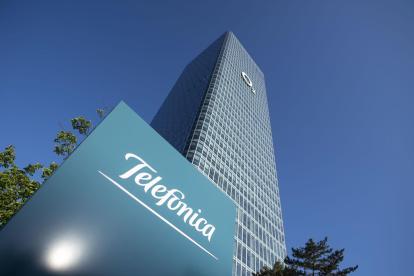 Empresa.- El logo de Telefónica en uno de sus edificios.