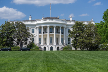 Fachada de la Casa Blanca, símbolo del poder político de los Estados Unidos.