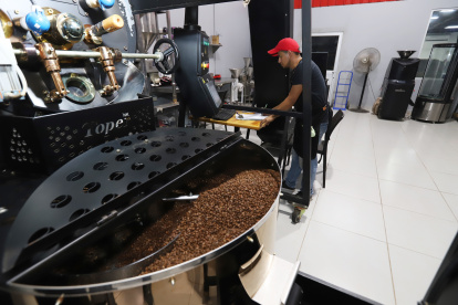 Compañía.- La máquina para tostar el café de la empresa Bombons.