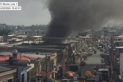 El incendio fue captado por cámaras de vigilancia.