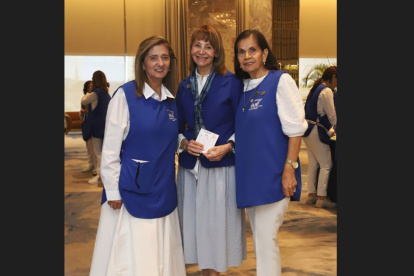 María Elena de Azar, July de Auad y Magdalena de Peñaherrera.