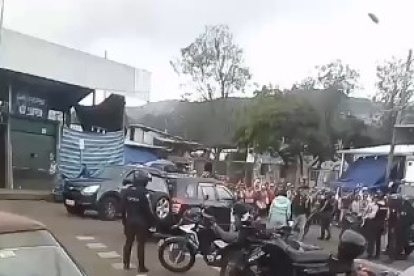 Varios sospechosos fueron detenidos en el Mercado Mayorista de Quito.