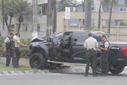 El sujeto fue perseguido por gatilleros en una moto. Él se estrelló contra un muro de una urbanización cercana