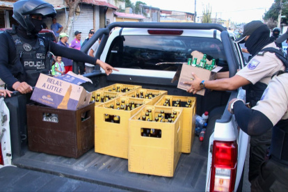 Operativo. En un control la autoridad decomisó bebidas alcohólicas.