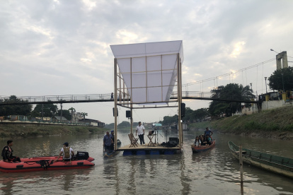 El Candelabro se financió como un proyecto independiente sin buscar el auspicio de ningún gobierno local.