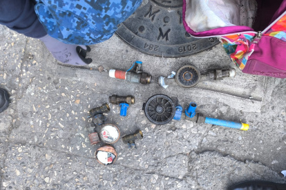 Hecho. Al hombre se le encontraron partes de los aparatos.