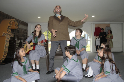 Un elenco de veintiún artistas montarán el clásico musical "La novicia rebelde" en el Teatro San Gabriel de la capital.