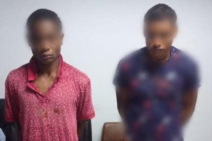 En un inmueble se hallaron prendas de vestir con manchas presumiblemente de  sangre, según la Policía.